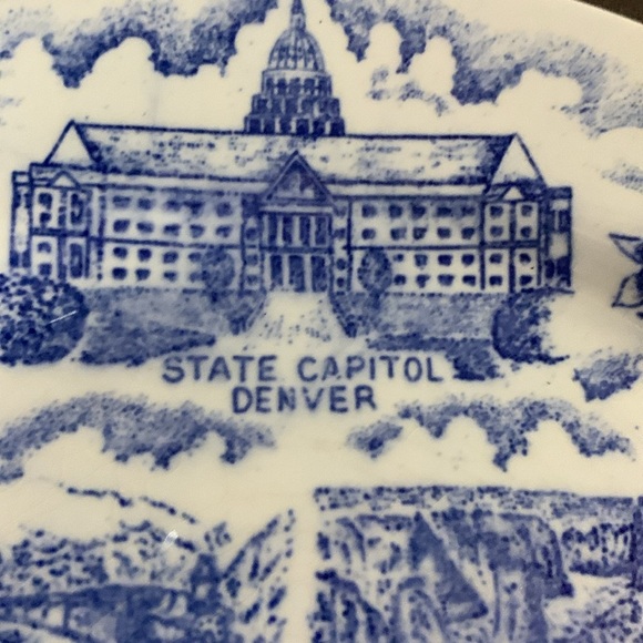 1960s Blue & White Ceramic Colorado Tourist Souvenir Collectible Display Plate - Picture 4 of 17